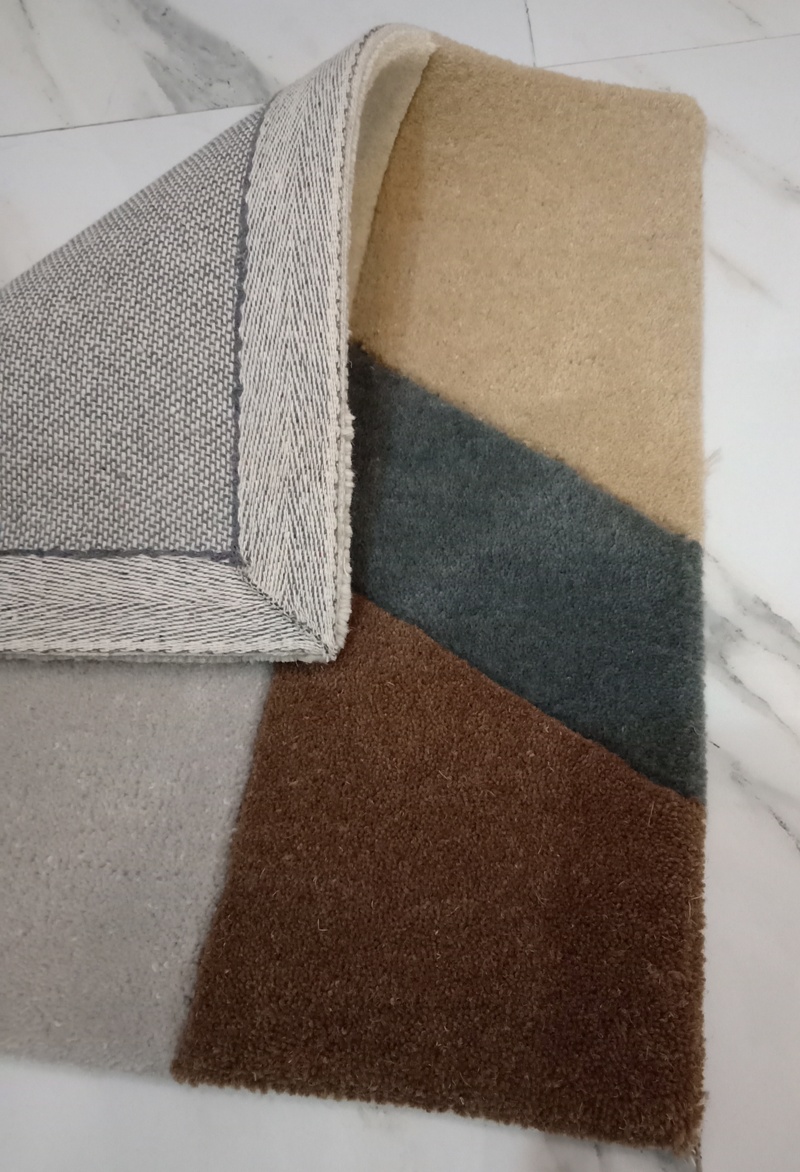 TABLE TUFT