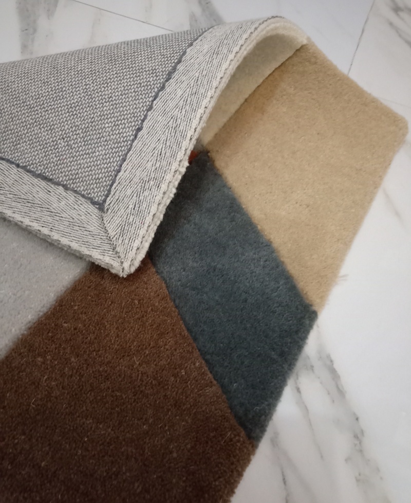 TABLE TUFT