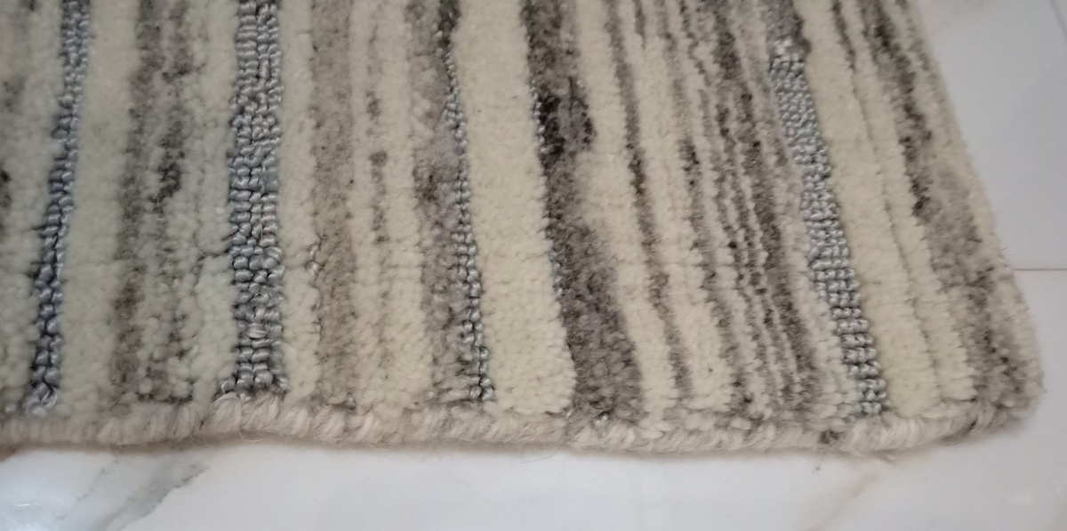 UNEVEN STRIP – LOOM KNOTTED